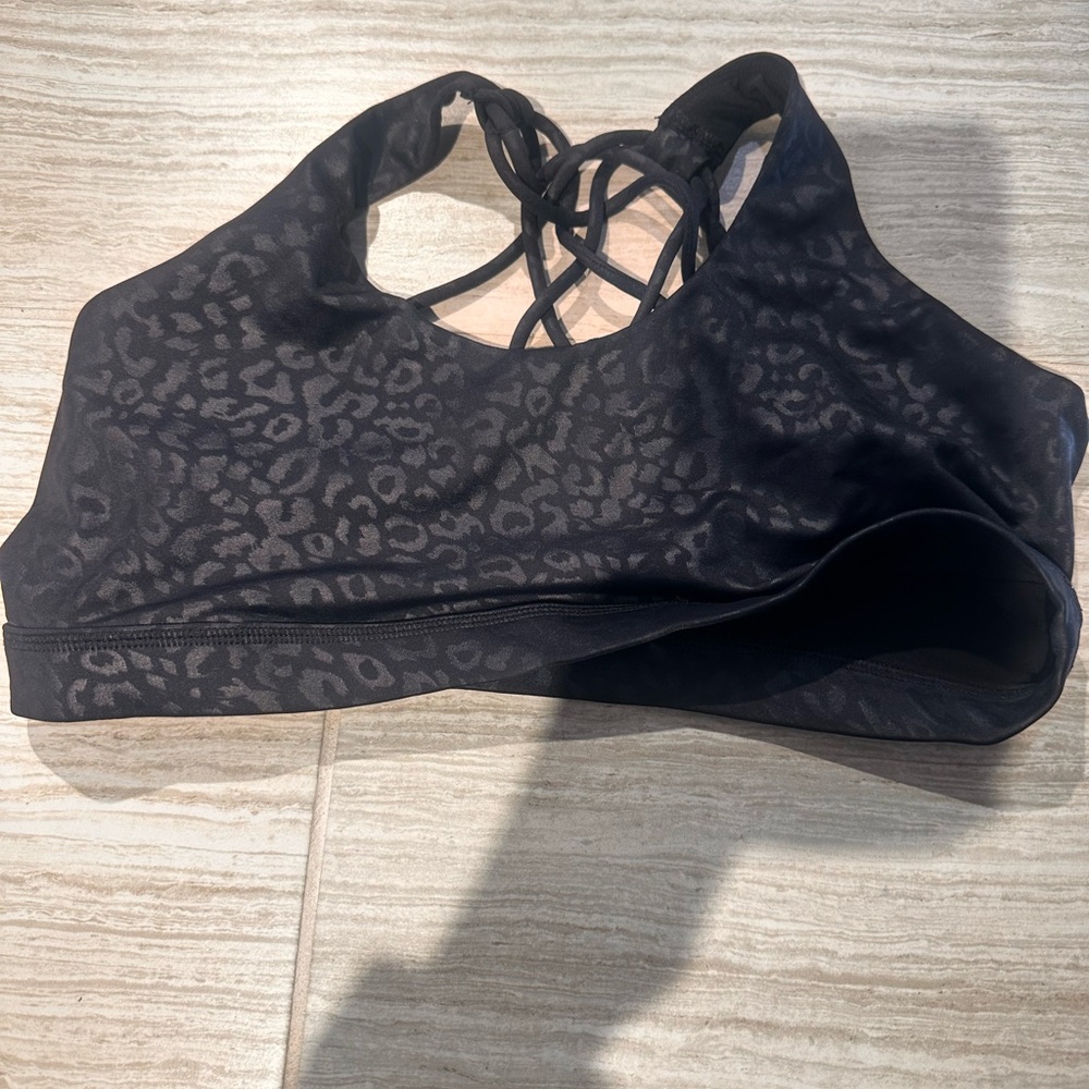 Constantly Varied Gear workout bra
/ top
Leopard
Size large
Never worn